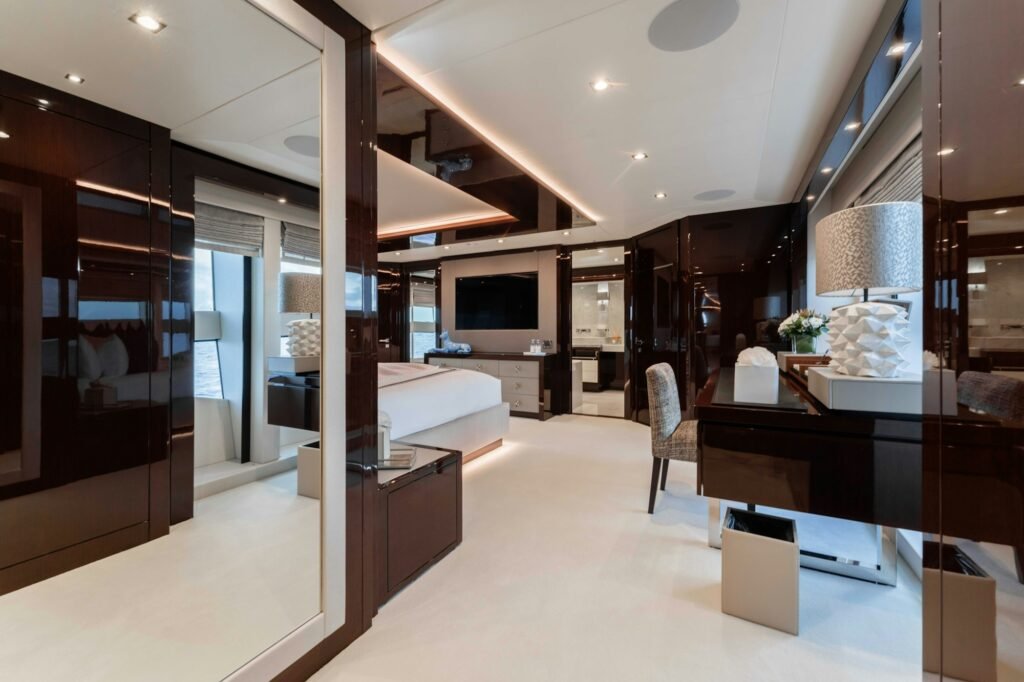CAPTAIN MORGAN III master stateroom