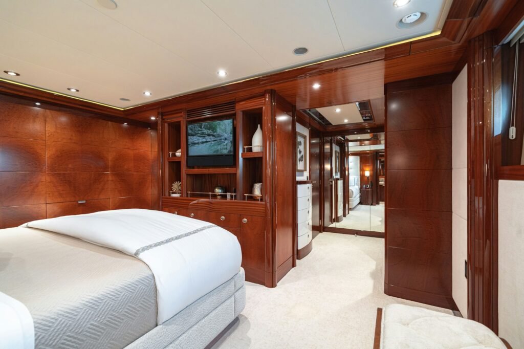 CHASING DAYLIGHT guest king stateroom