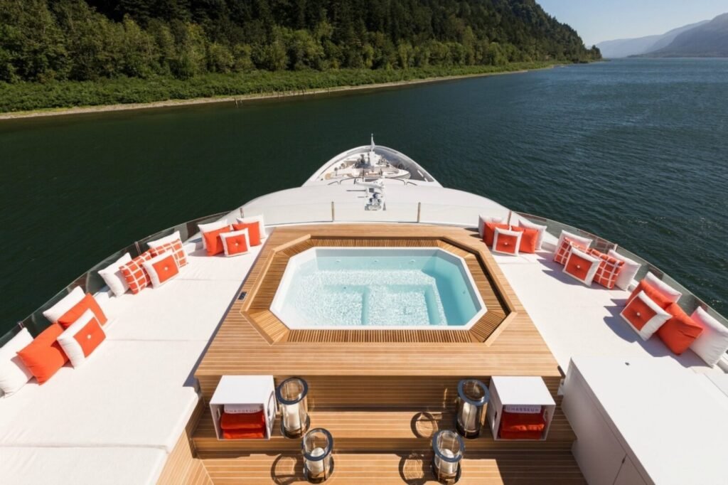 CHASSEUR master suite