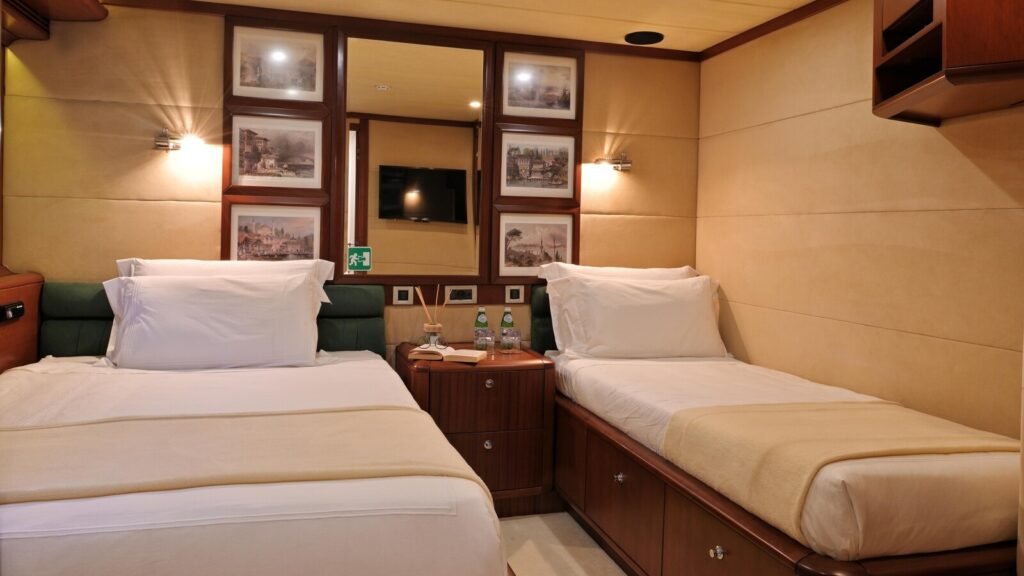 Clarity charter yacht