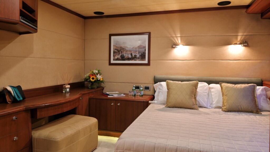Clarity charter yacht