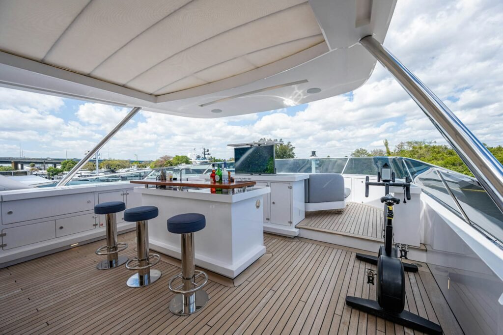 COFINA sundeck with bar and loungers
