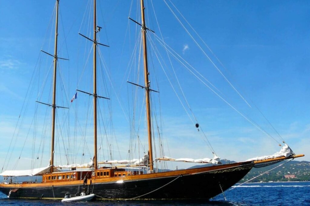 CREOLE for charter, under sail profile