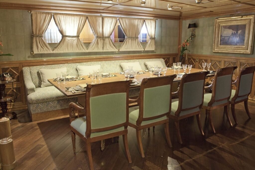 CREOLE interior