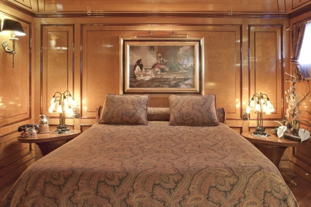 CREOLE interior