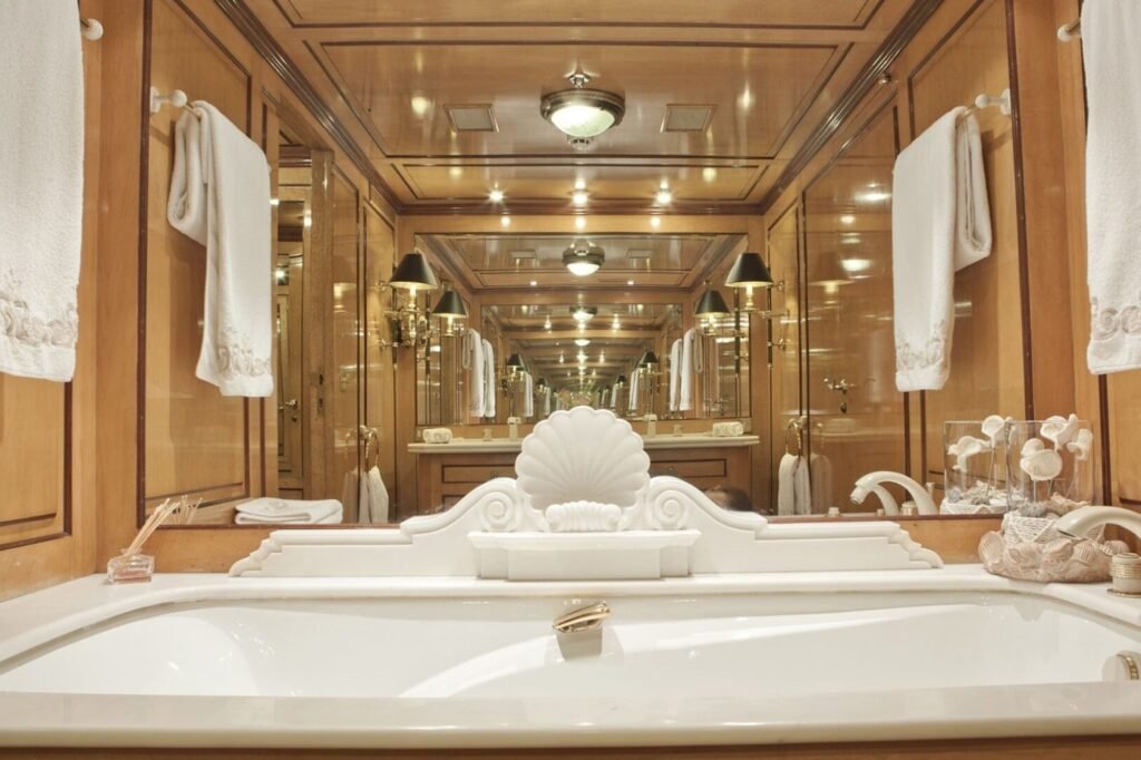 CREOLE upper deck salon