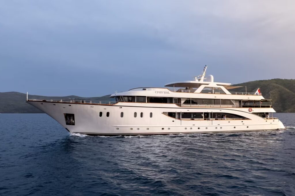 CRISTAL for charter, profile view