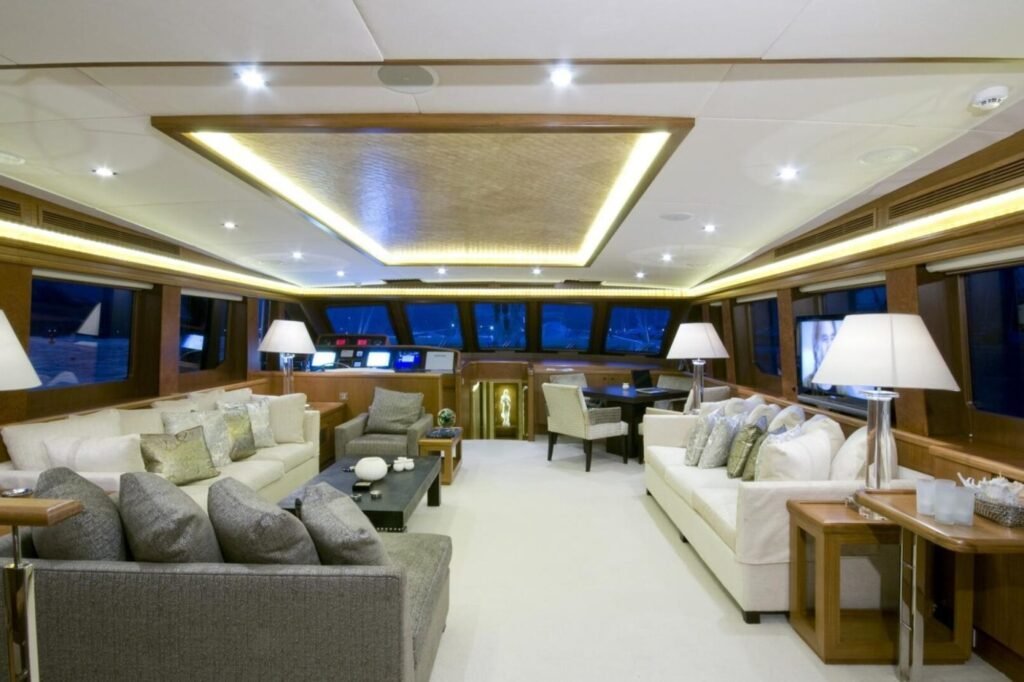 DAIMA saloon