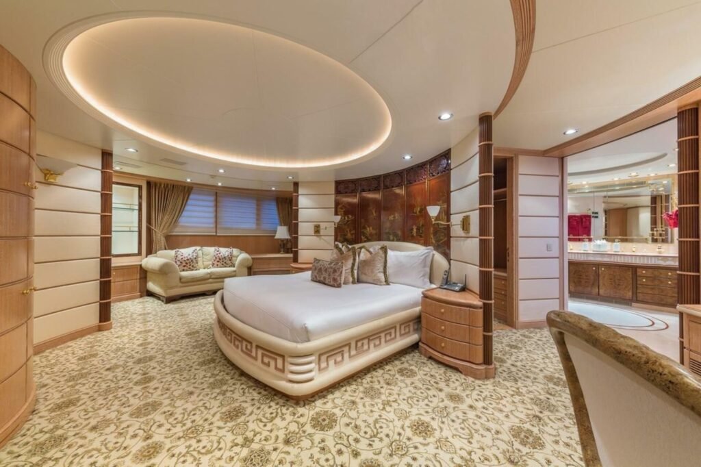 DAYBREAK guest cabin