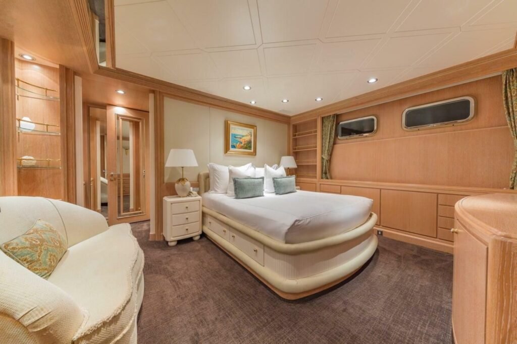 DAYBREAK guest cabin