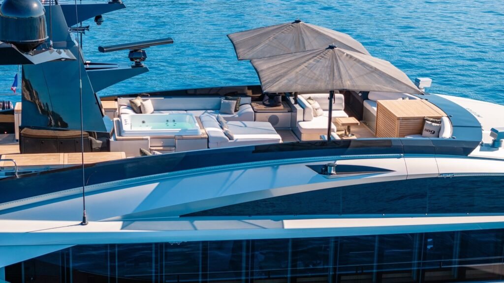 DB9 sundeck lounge with umbrella