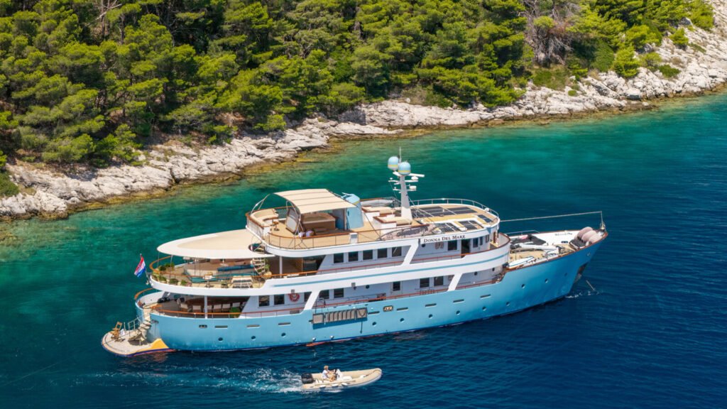 Donna Del Mare for Charter
