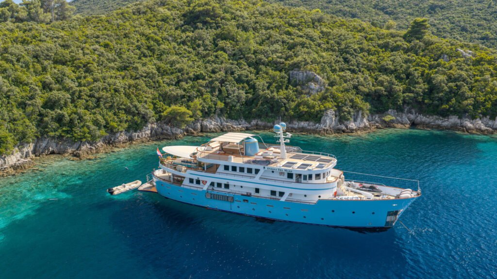Donna Del Mare for Charter