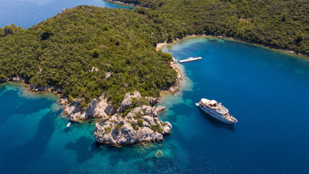 Donna Del Mare for Charter