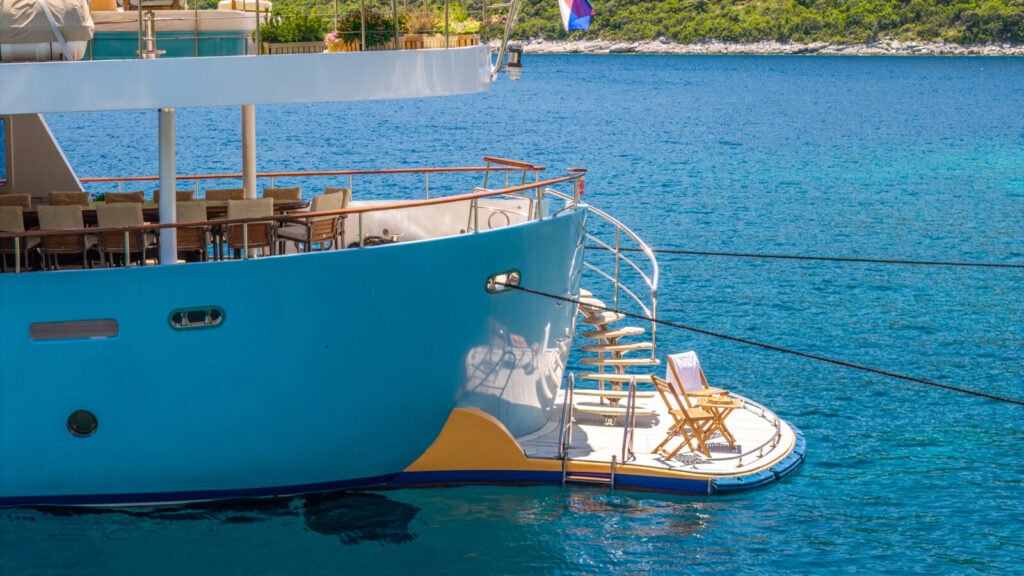 Donna Del Mare for Charter