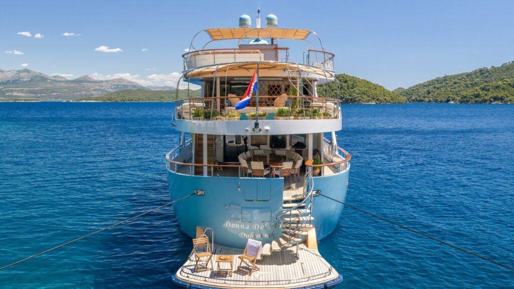 Donna Del Mare for Charter