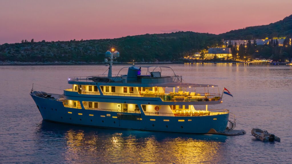 Donna Del Mare for Charter
