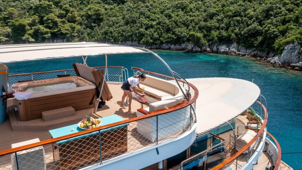 Donna Del Mare for Charter