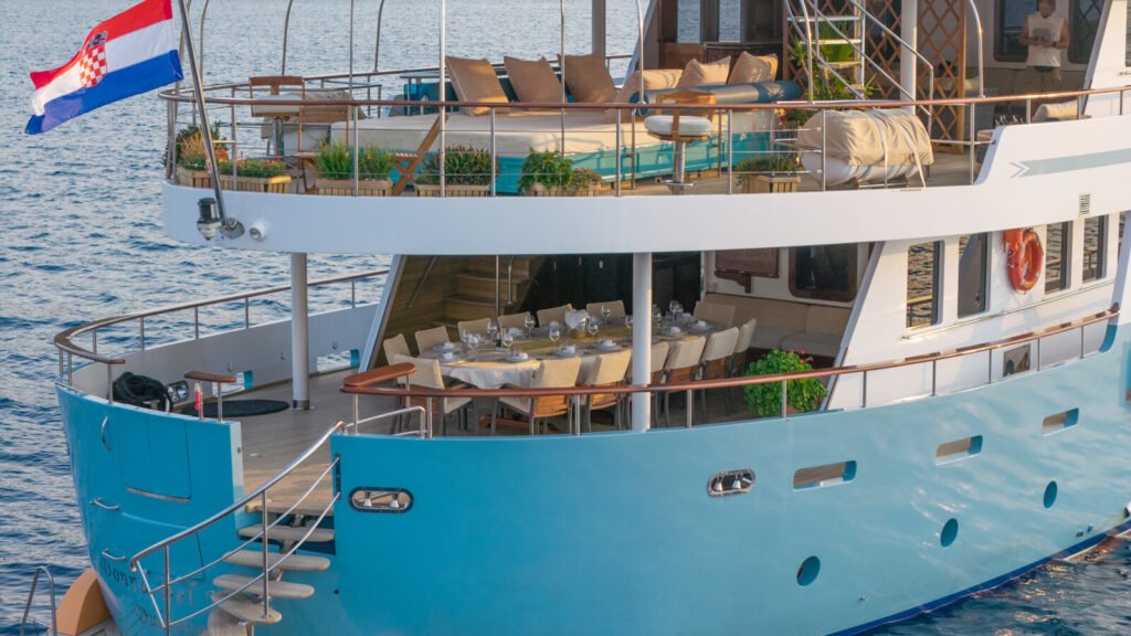 Donna Del Mare for Charter