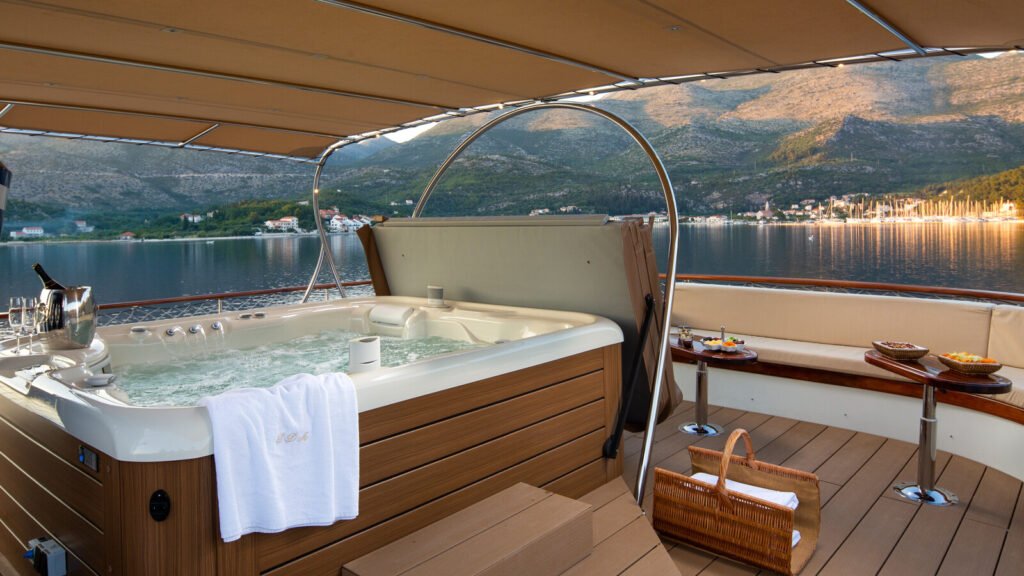 Donna Del Mare for Charter