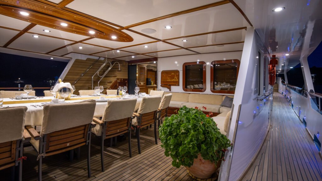 Donna Del Mare for Charter