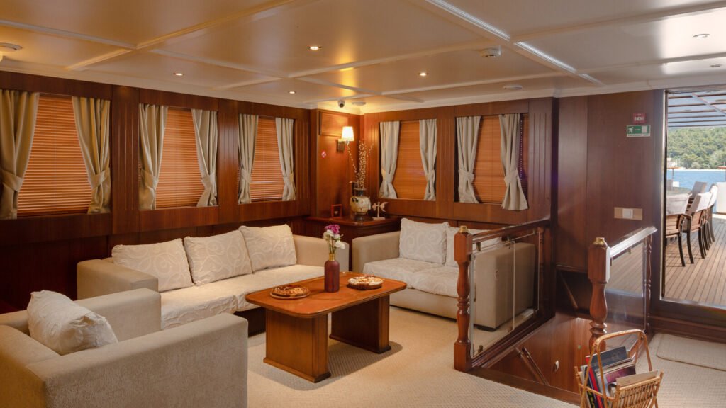 Donna Del Mare for Charter