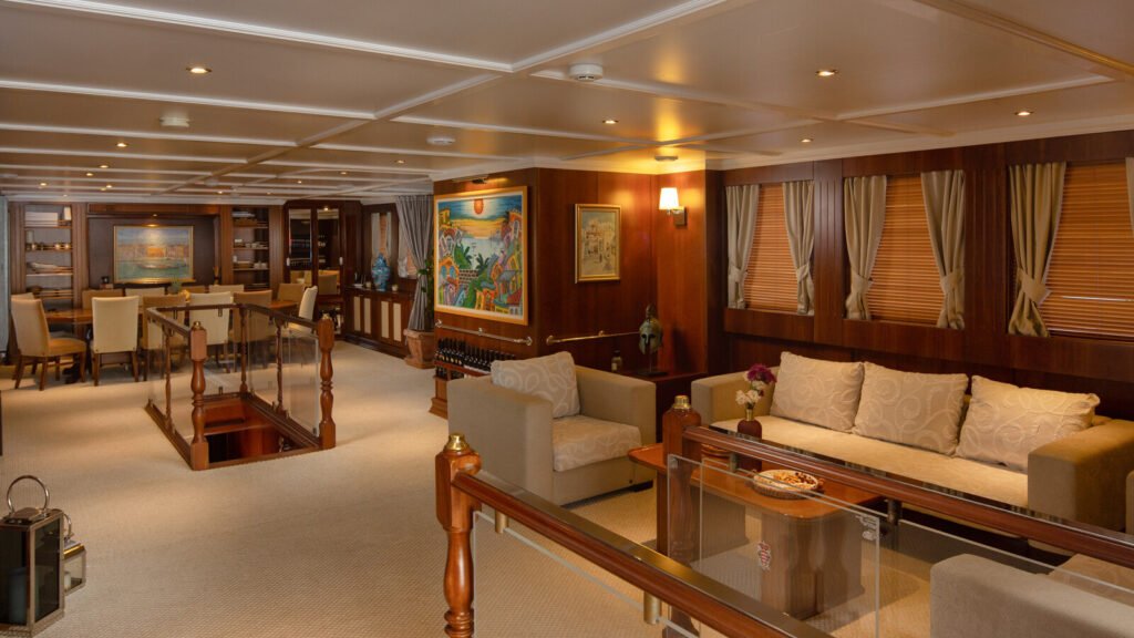 Donna Del Mare for Charter