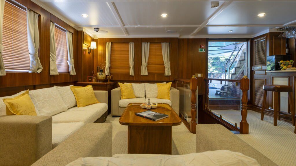 Donna Del Mare for Charter