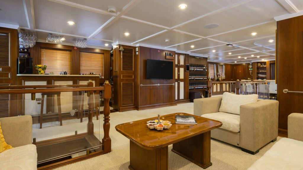 Donna Del Mare for Charter