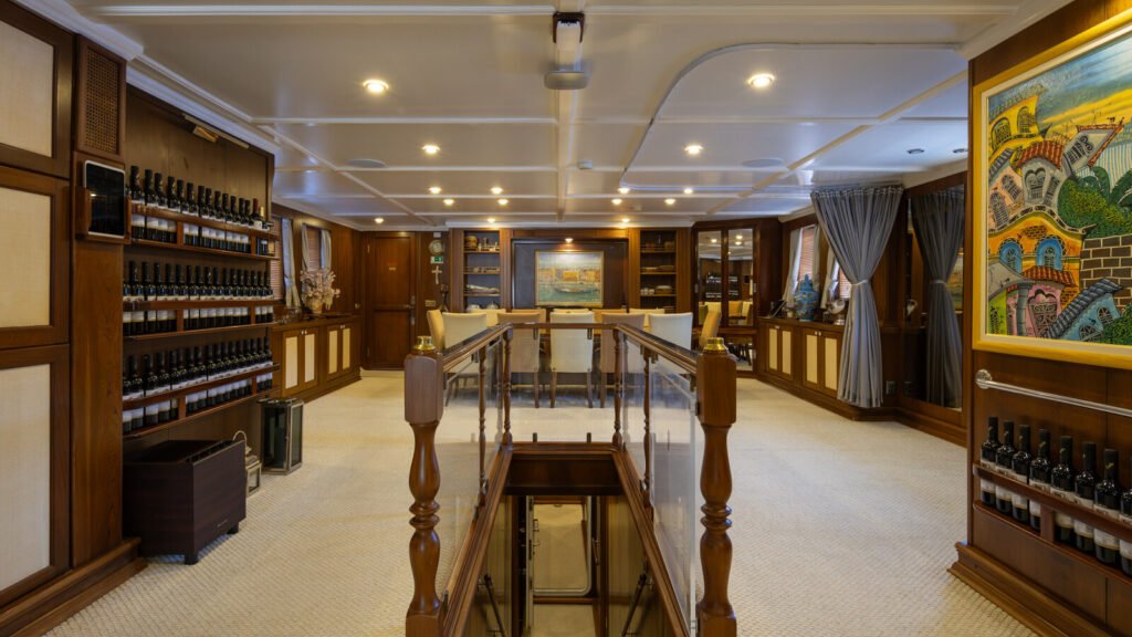 Donna Del Mare for Charter