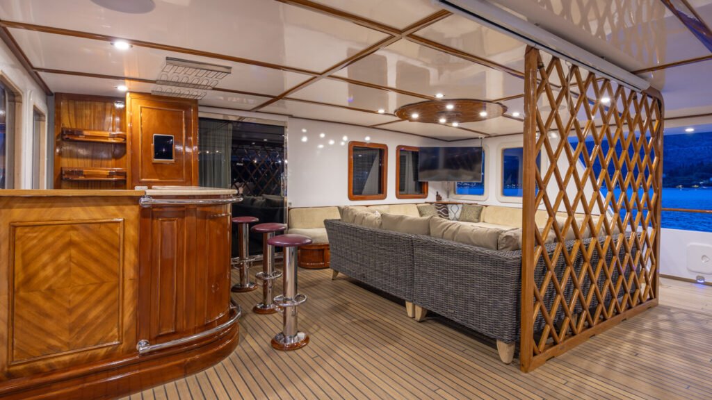 Donna Del Mare for Charter
