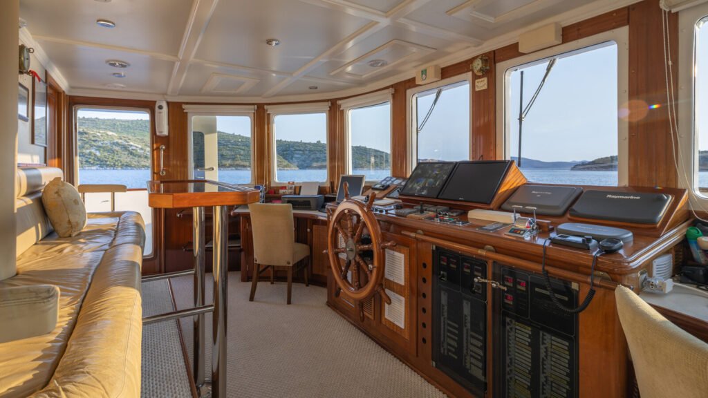 Donna Del Mare for Charter