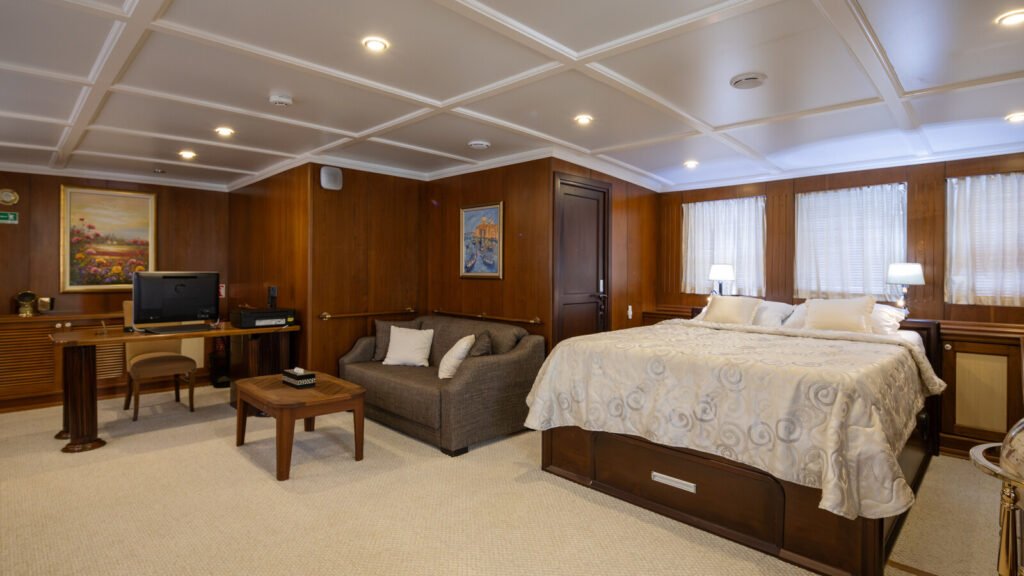 Donna Del Mare for Charter