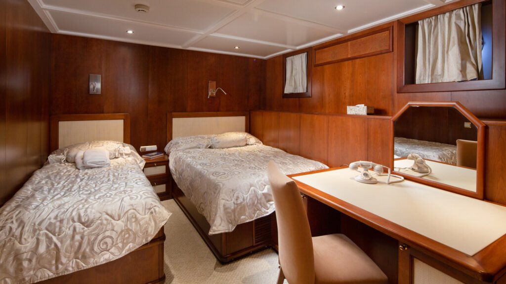 Donna Del Mare for Charter