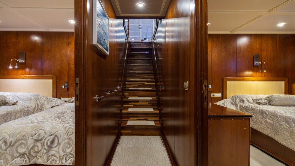 Donna Del Mare for Charter
