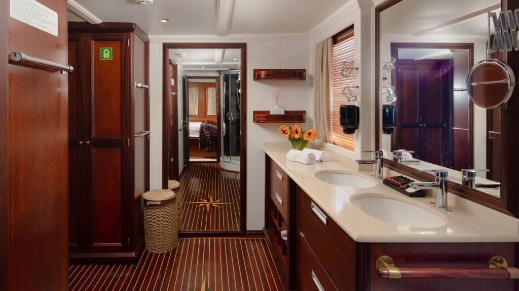 Donna Del Mare for Charter