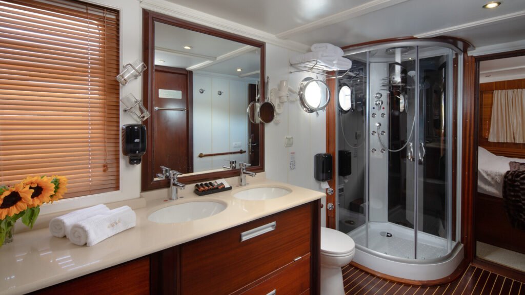 Donna Del Mare for Charter