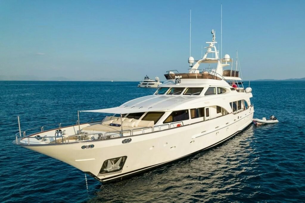 ENDLESS SUMMER aft deck dining