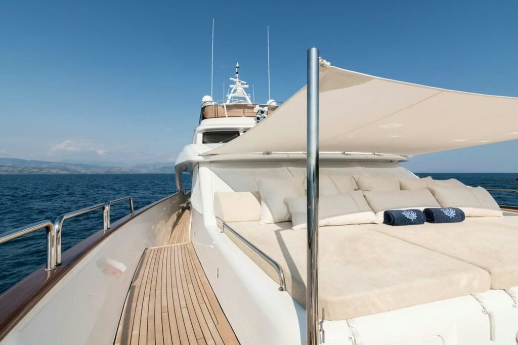 ENDLESS SUMMER foredeck sunpads
