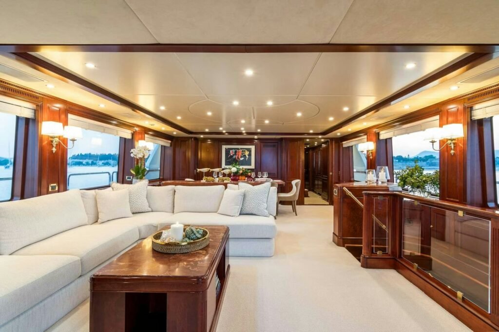 ENDLESS SUMMER full-beam master stateroom