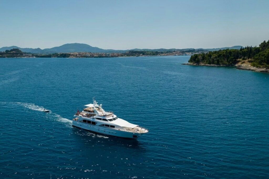 ENDLESS SUMMER for charter, profile view