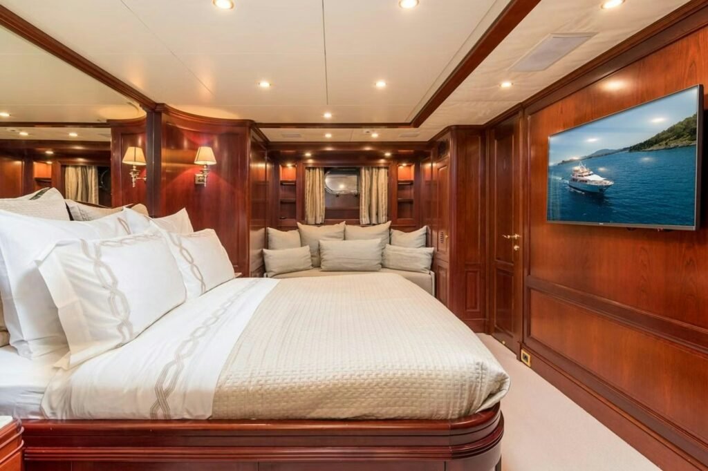 ENDLESS SUMMER twin cabin