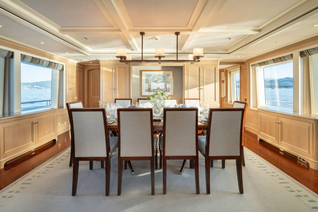 FABULOUS CHARACTER formal dining