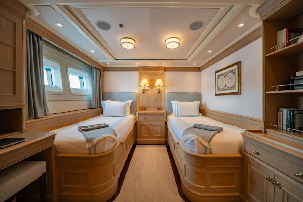 FABULOUS CHARACTER guest cabin