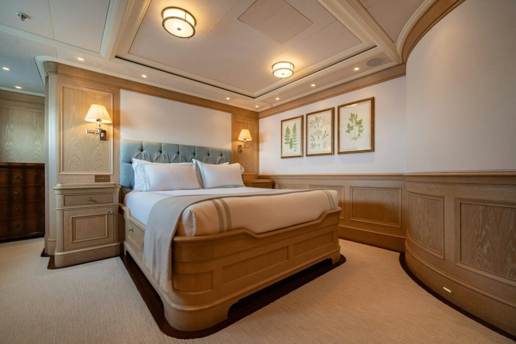 FABULOUS CHARACTER full-beam master stateroom