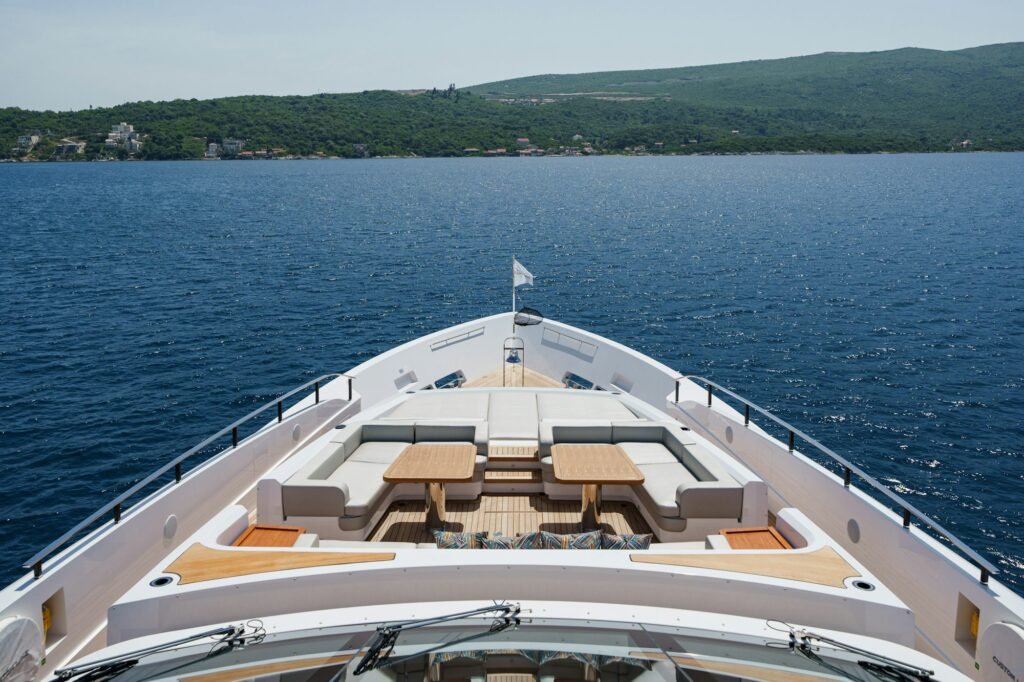 FIFI hidden foredeck sunpad