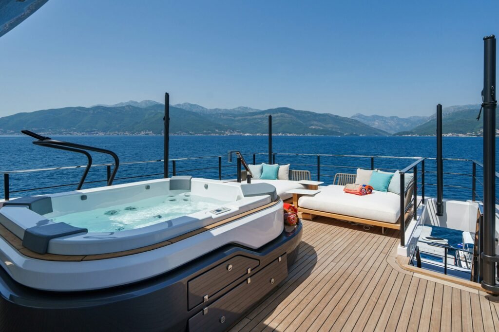 FIFI sundeck with Jacuzzi and loungers