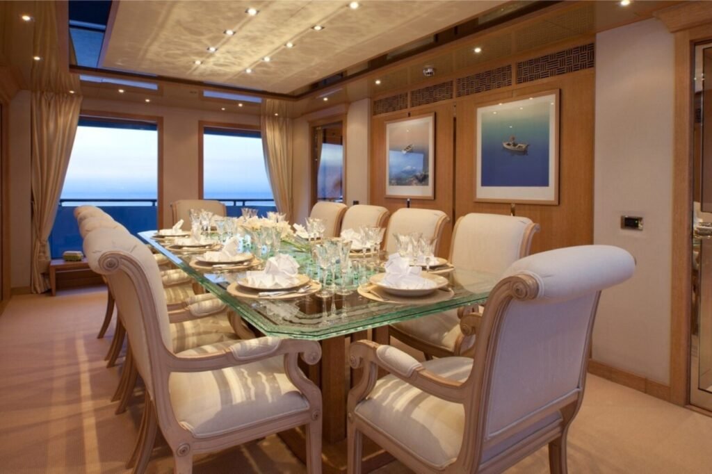 FRIENDSHIP interior living