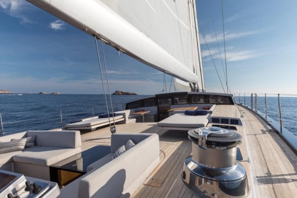 G2 under sail