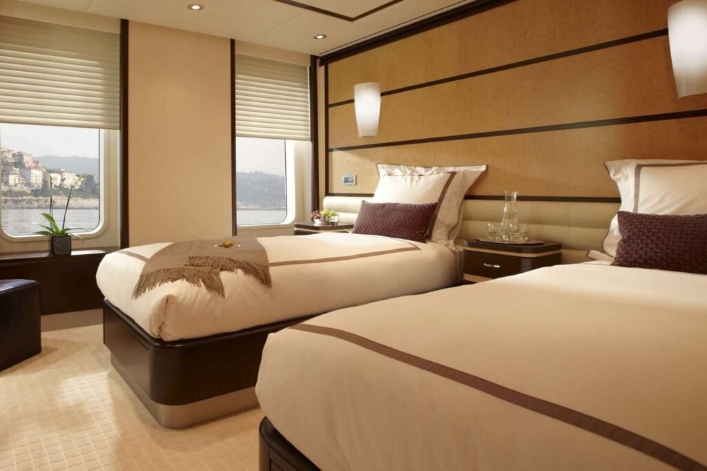 GLADIATOR guest cabin